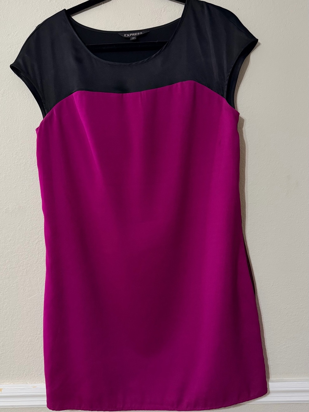 Express Magenta and Black Cap Sleeve Shift Dress